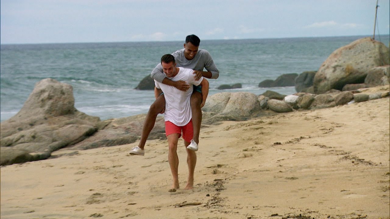 image 0 Aaron Clancy And James Bonsall Leave Paradise Together - Bachelor In Paradise