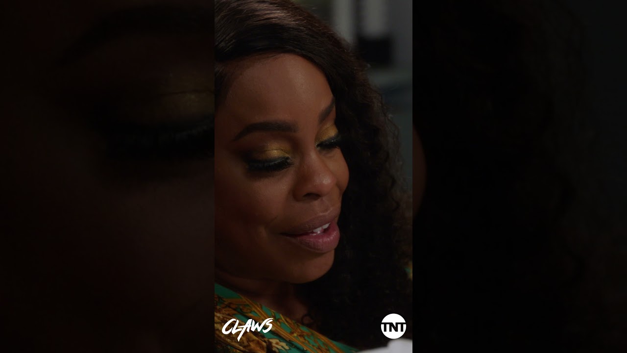 Claws: Desna Played By Niecy Nash Wants To Do More Than Talk With Her New Interest : Tnt #shorts